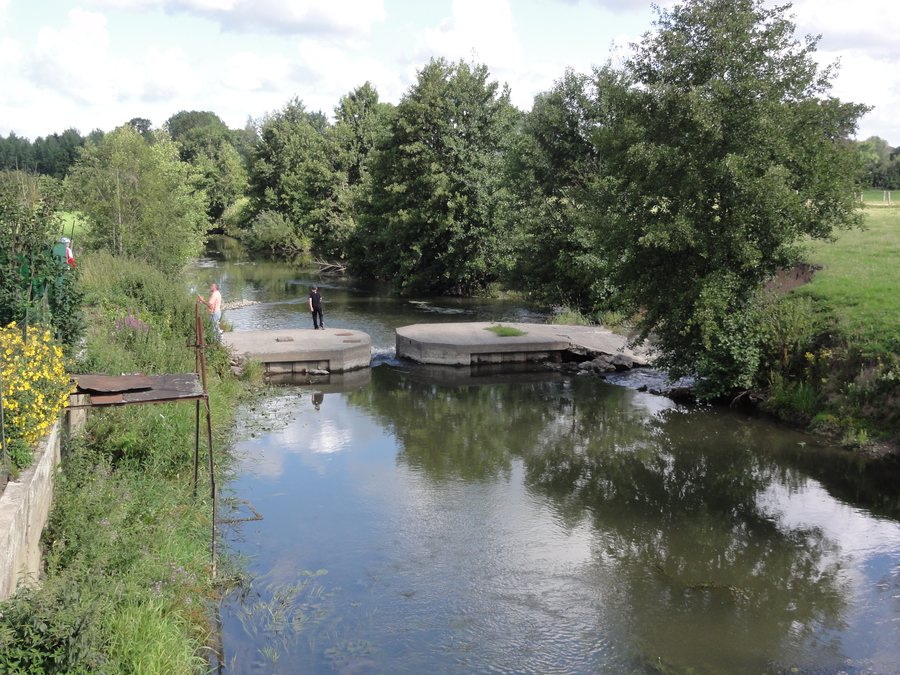 File:Taisnières-en-Thiérache (Nord, Fr) l'Helpe Majeure.jpg