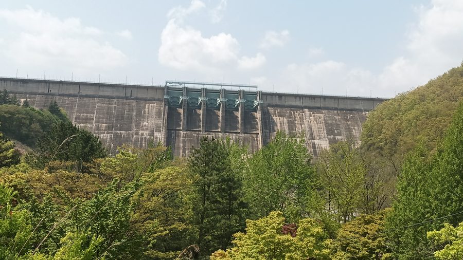 Hapcheon-Damm mit umgebender Seelandschaft in Südkorea
