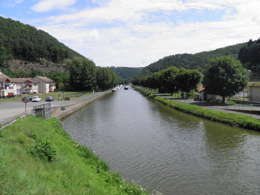 File:Canal de la Marne au Rhin (Lutzelbourg) (1).jpg
