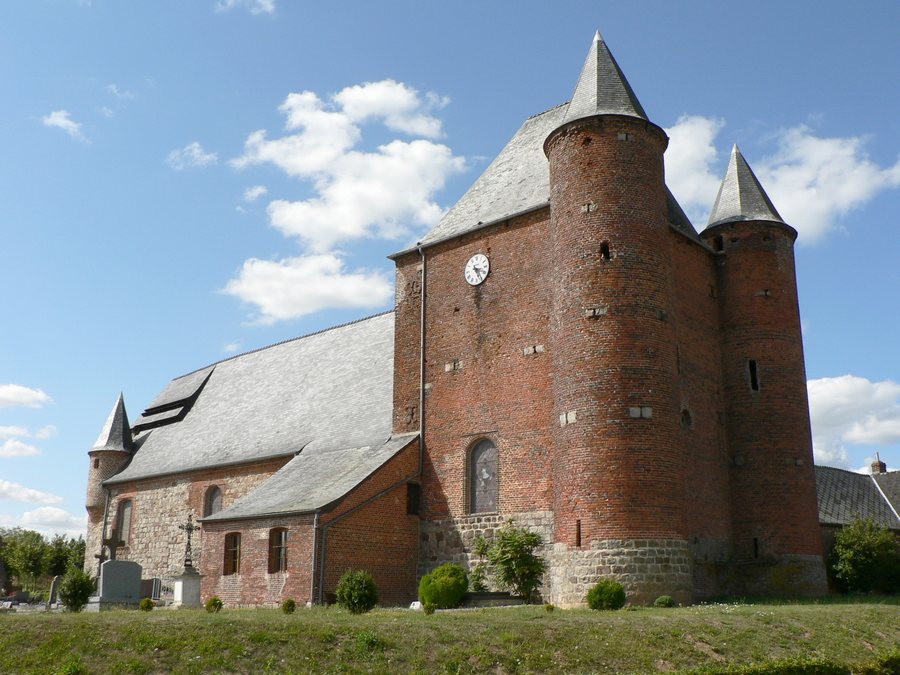 File:P1040126WK-Eglise Fortifiée Englancourt.JPG