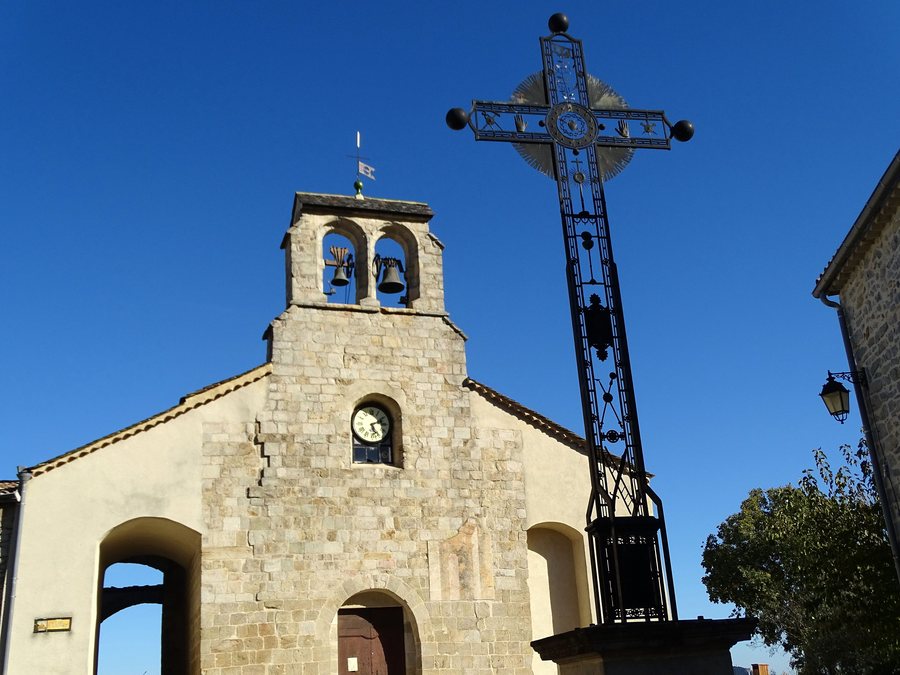 File:Église de la Nativité-de-Marie de Courry Gard France.JPG