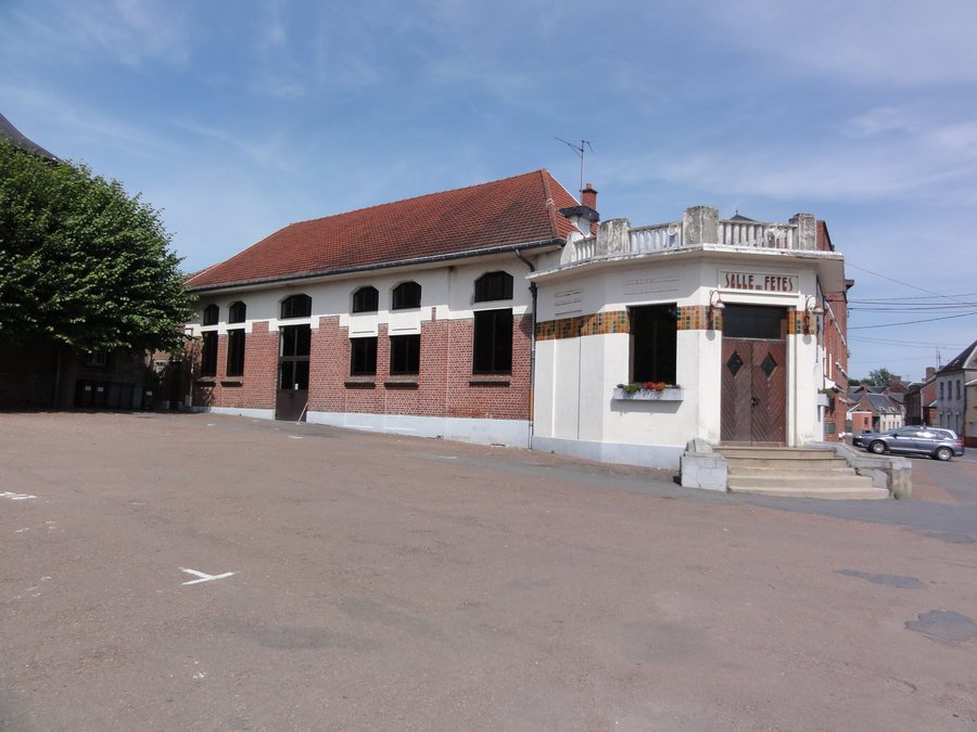 File:Gommegnies (Nord, Fr) Salle des fêtes.JPG