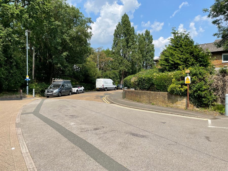 Accesso alla stazione di Frimley a Frimley, Surrey