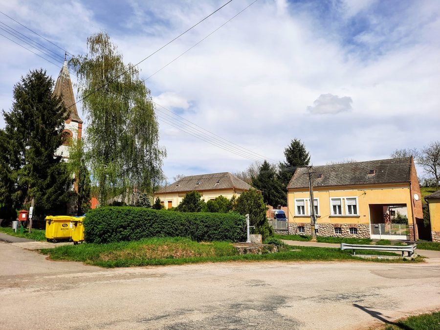 Regenye, faluközpont