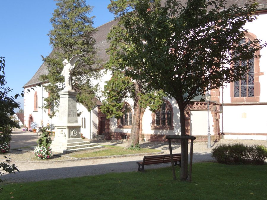 Südseite der Pfarrkirche St. Gallus in Kirchzarten
