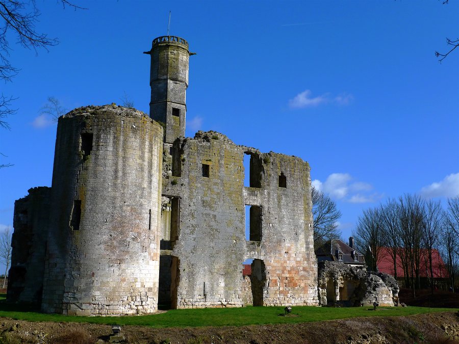 File:Folleville vestiges château 1.jpg