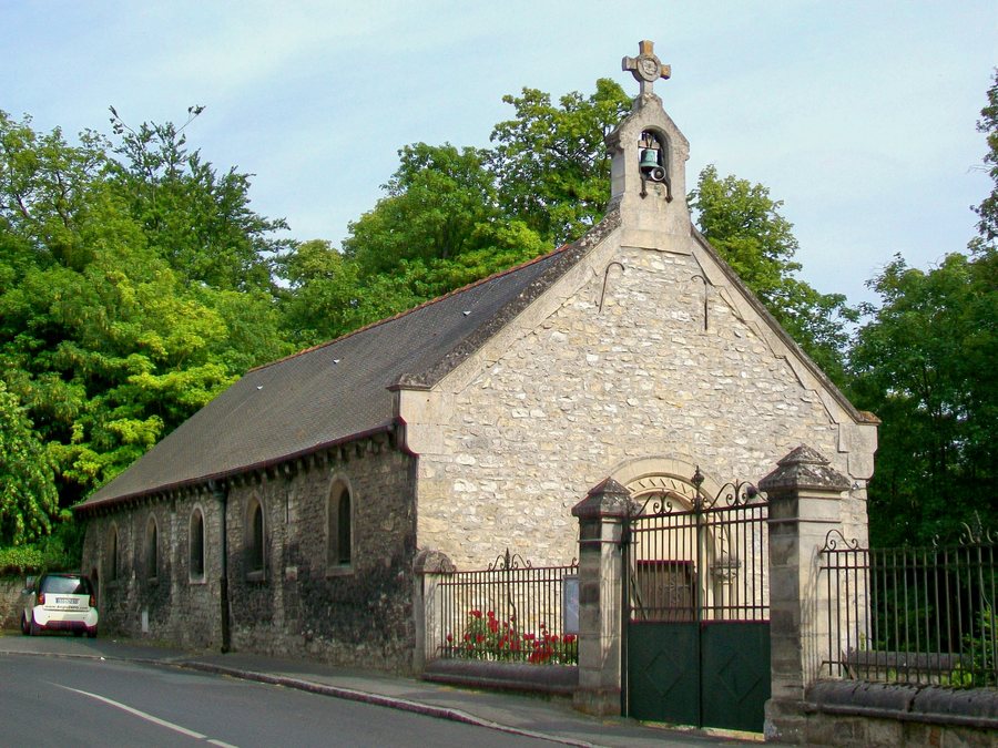 File:Vineuil-Saint-Firmin (60), chapelle Sainte-Barbe à Vineuil.jpg