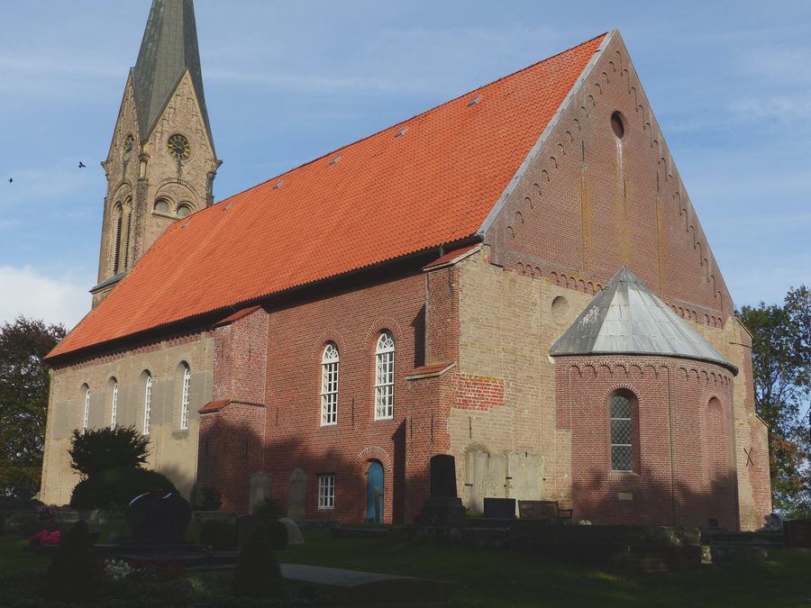 Laurentiuskirche in Langwarden von Südosten