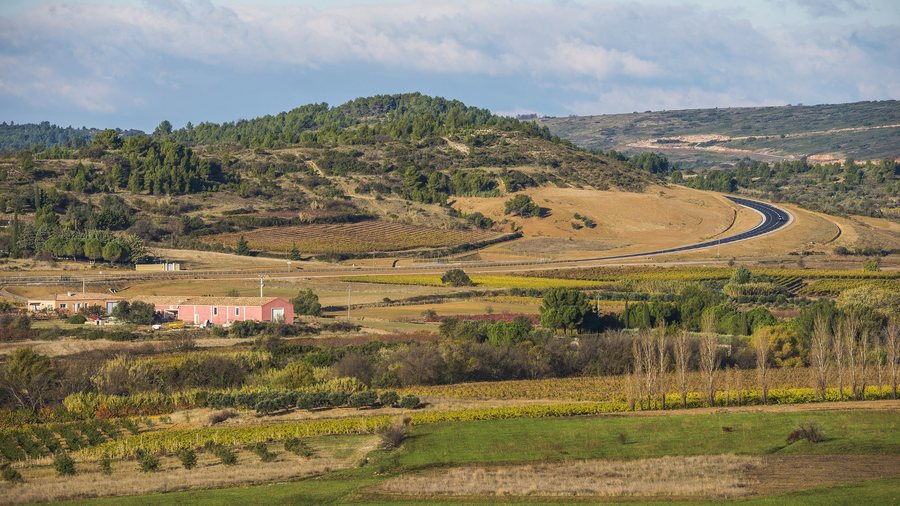 File:Villeveyrac, Hérault 02.jpg