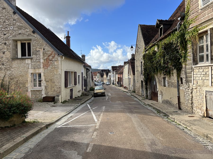 Grande rue Alfred Grévin a Épineuil