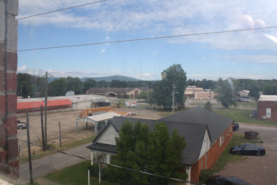 Vista su Waldron in Arkansas con Poteau Mountain sullo sfondo