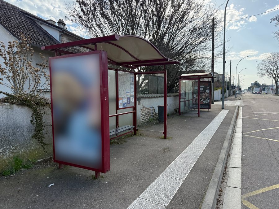 File:Arrêt Bus Couturots Boulevard Dijon - Saint-Julien-les-Villas (FR10) - 2026-02-27 - 1.jpg