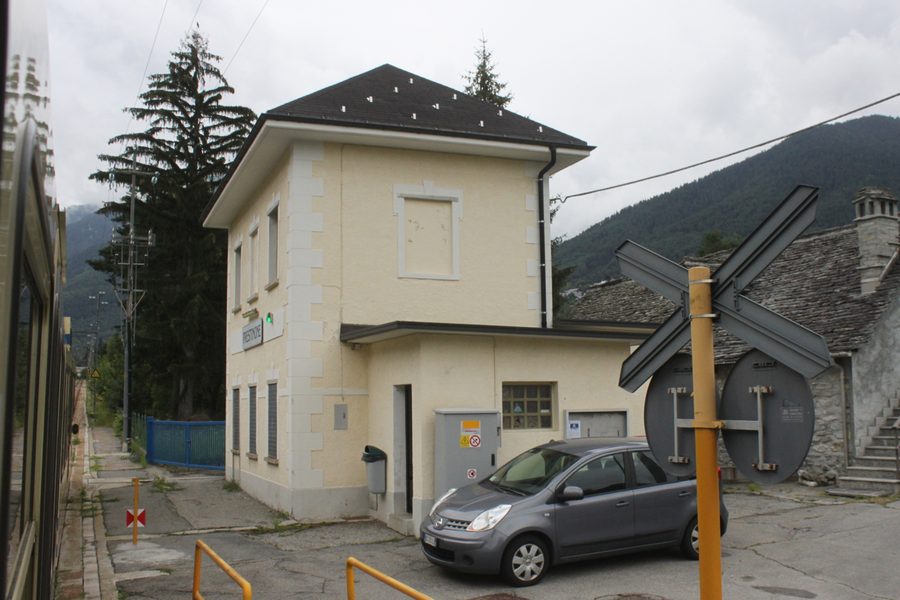 Stazione ferroviaria di Prestinone a Craveggia