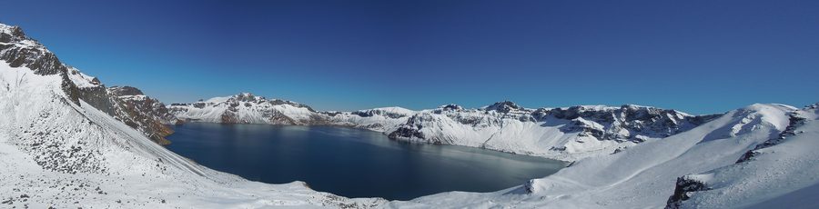 Panoramablick auf den Tianchi, den Himmelssee am Changbai Mountain in Jilin, China