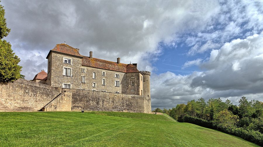 File:Ray-sur-Saône, le château.jpg