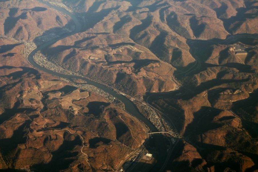 Fotografia aerea del fiume Kanawha a Shrewsbury, East Bank e Glasgow, West Virginia, in autunno