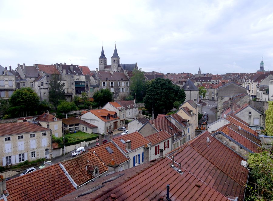 File:Vue centre ancien Chaumont en Haute-Marne (juillet 2024).JPG