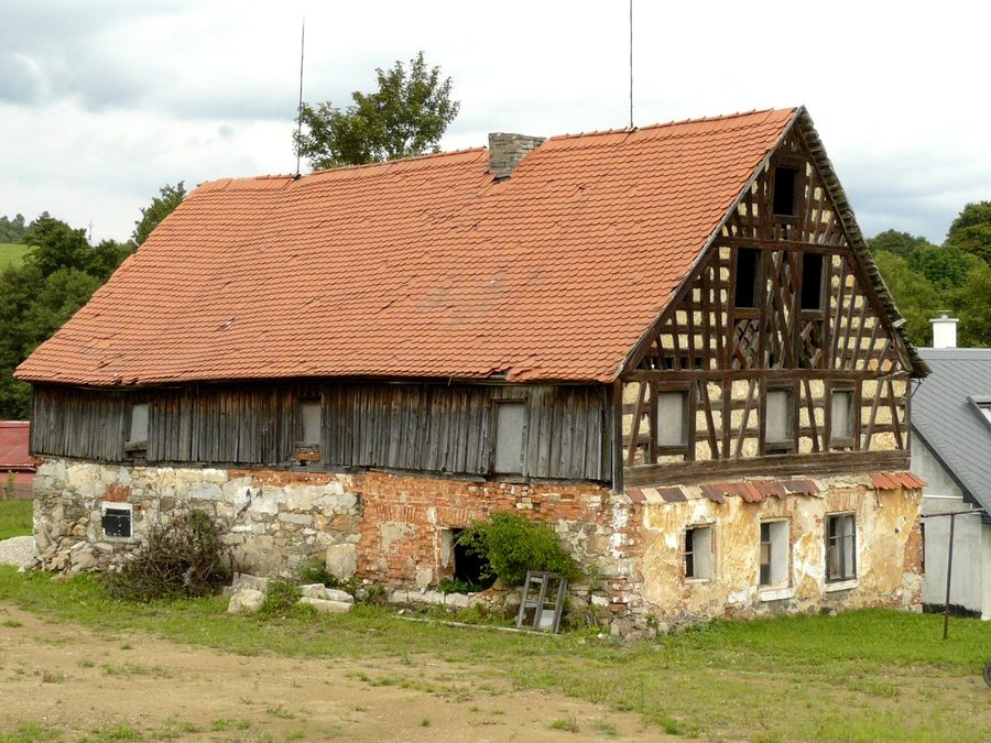 Ländliches Fachwerkhaus in Dolní Nivy, dem heutigen Unterneugrün