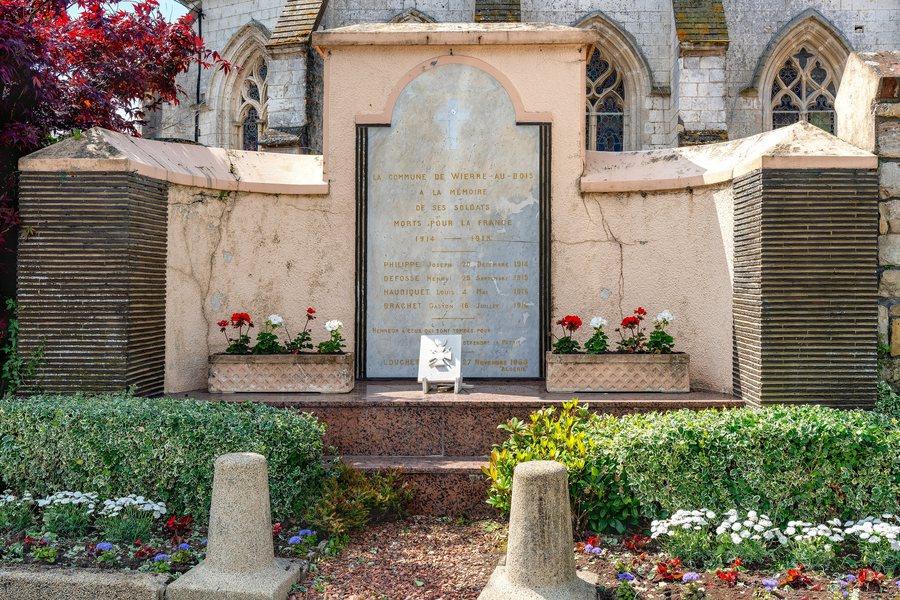 File:Wierre-au-Bois - Monument aux morts.jpg