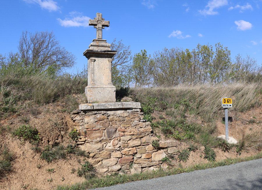 File:Boutenac wayside cross D61 (1).jpg