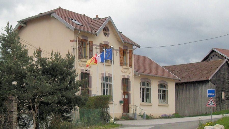 File:Herpelmont, Mairie-école.jpg