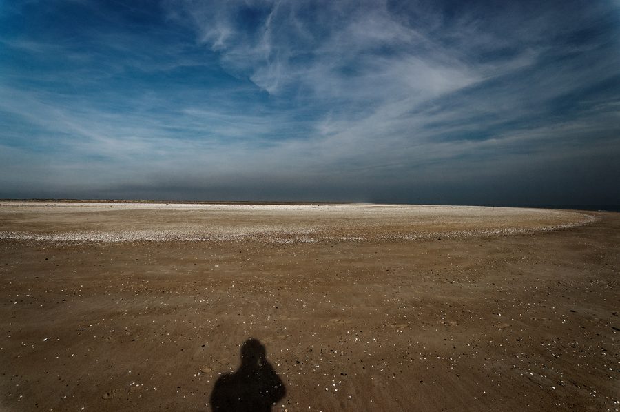 Weitläufiger Nordseestrand mit Dünenlandschaft am südlichen Ende der Insel Texel.