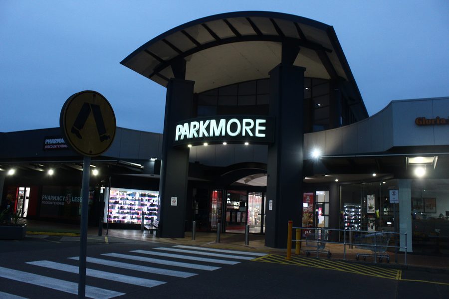 Eingang des Parkmore Shopping Centre in Keysborough