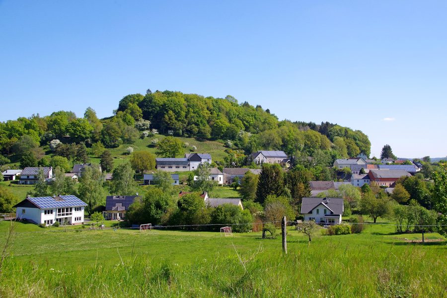 Basberg in Südansicht mit dem Katzenberg