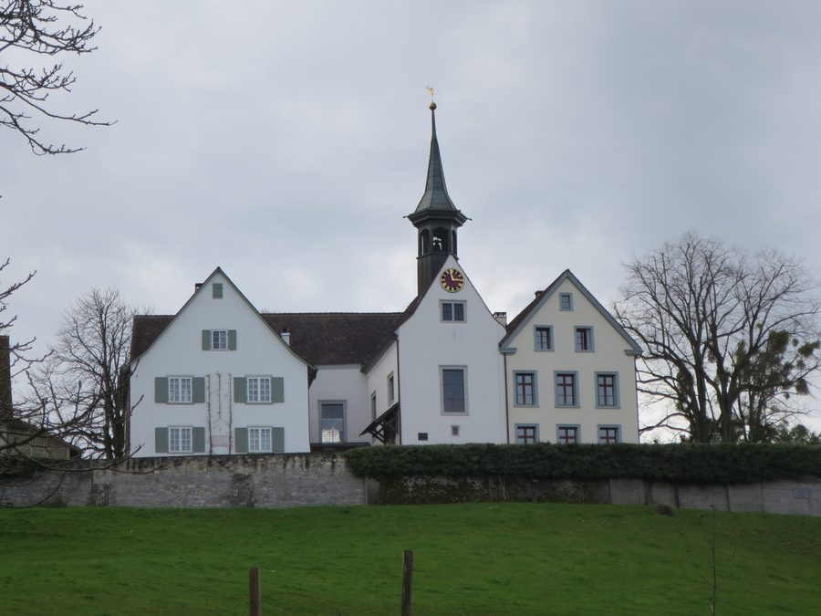 Außenansicht der Margarethenkirche in Binningen, Schweiz