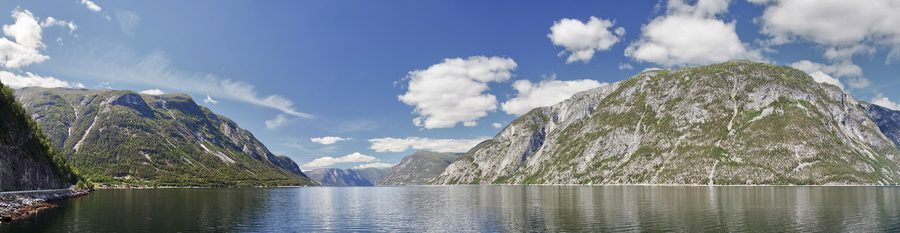 Vista sull’Årdalsfjord in direzione ovest