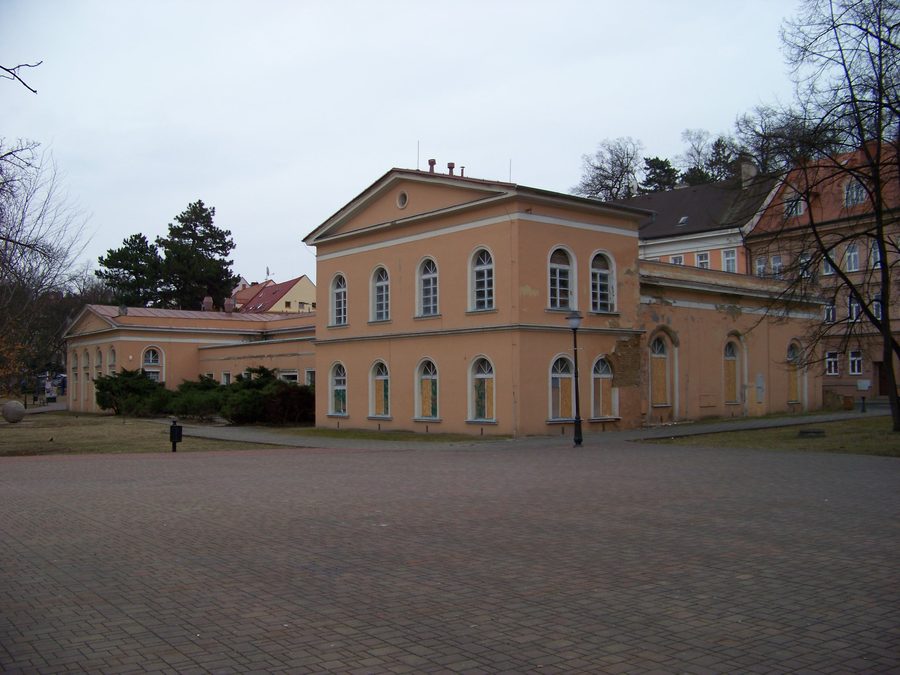 Spa-Park mit den Hadí-Lázně-Bauten in Teplice.