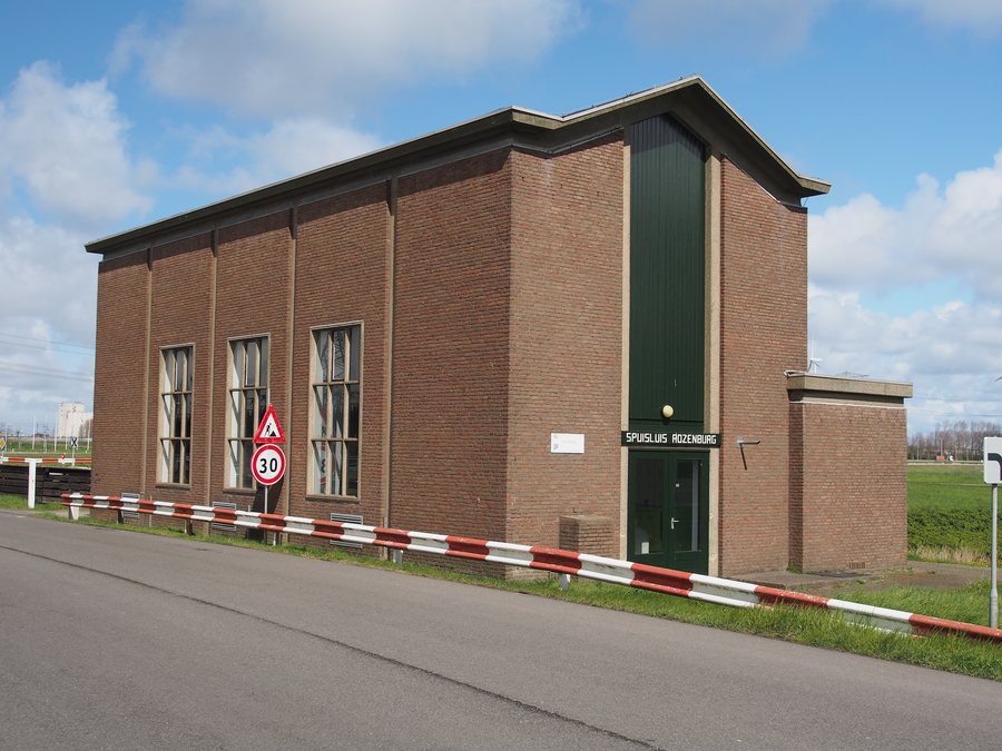 File:Spuisluis Rozenburg.JPG