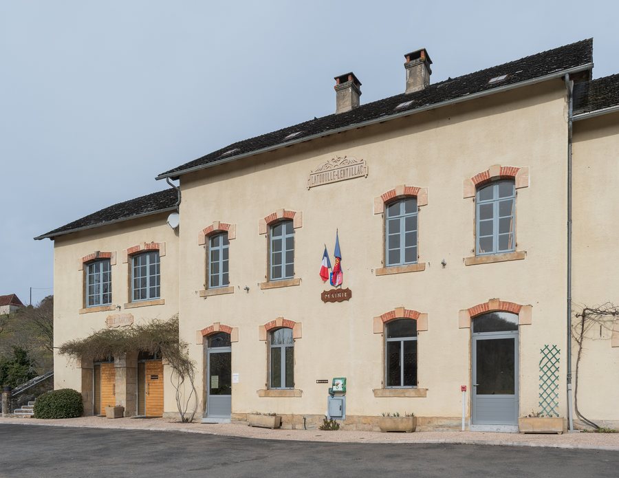 File:Town hall of Latouille-Lentillac (2).jpg