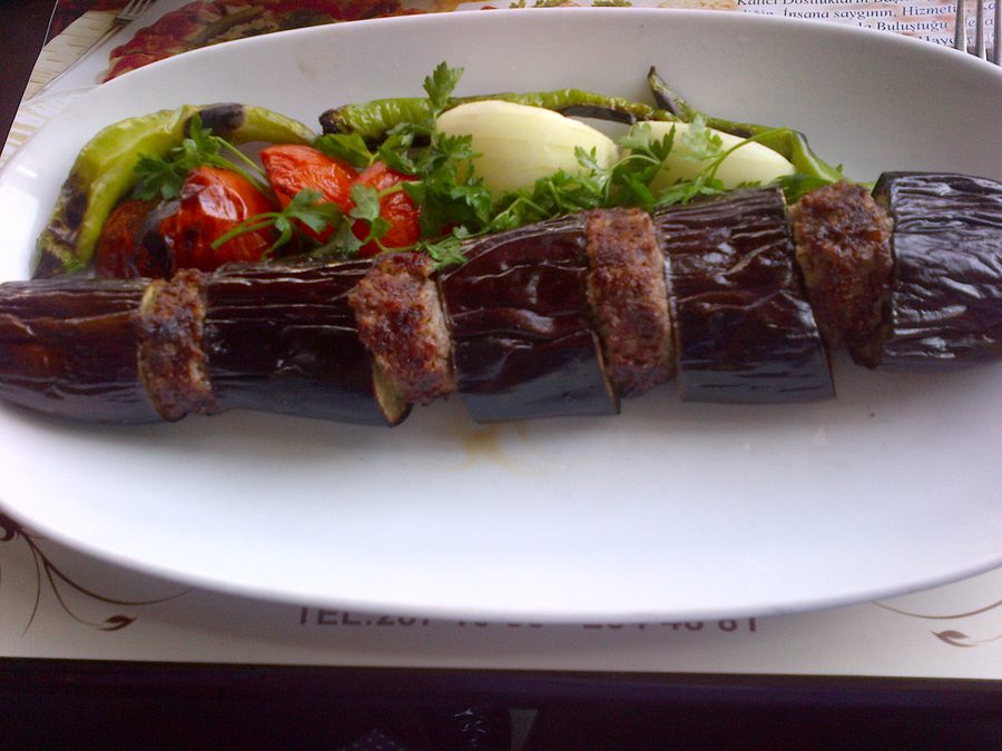 Patlıcan kebabı, un kebab di melanzane della cucina di Gaziantep