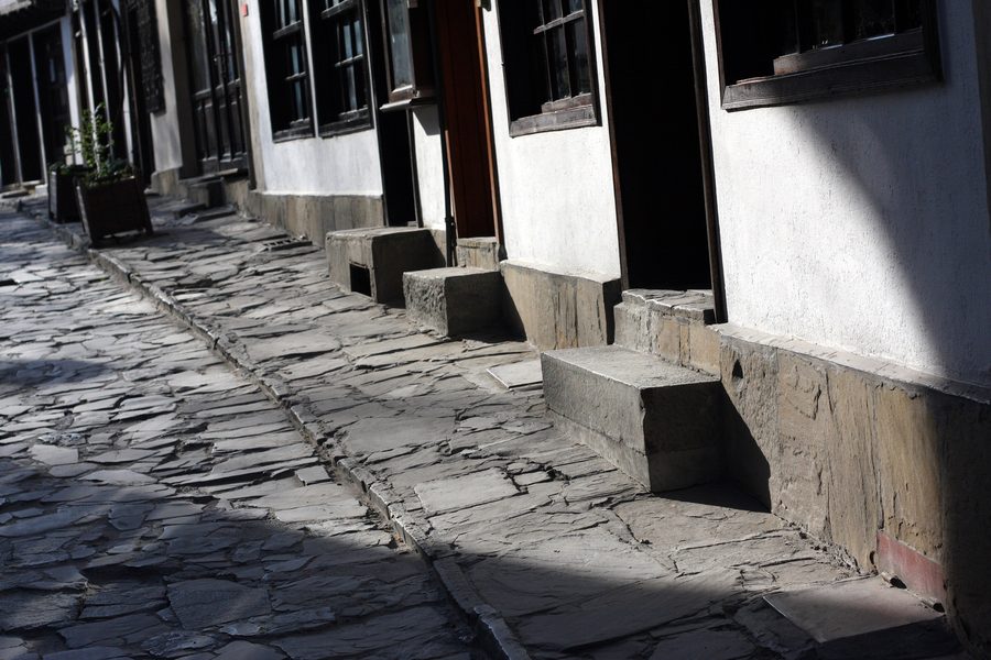 La storica via degli artigiani Samovodska Charshiya a Veliko Tŭrnovo