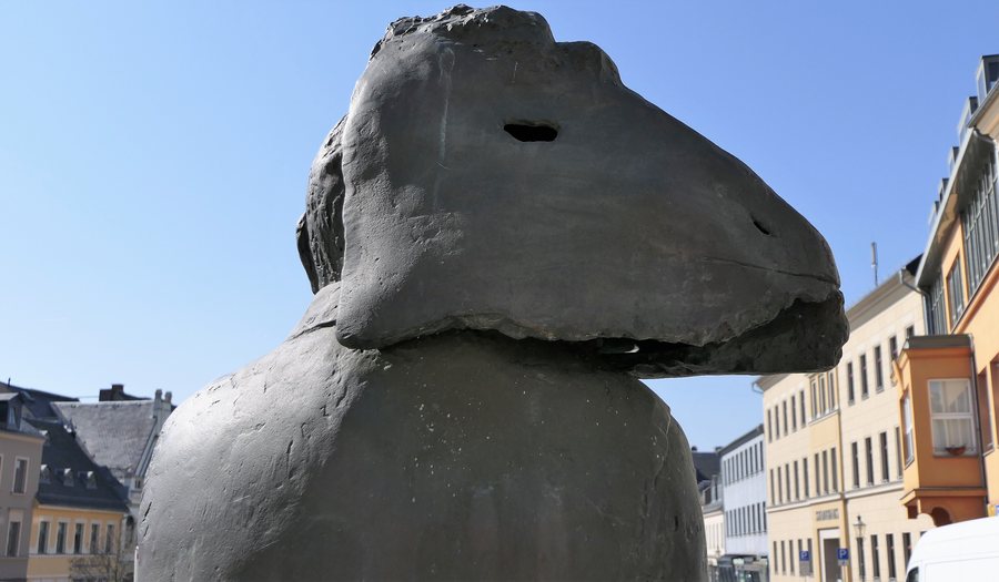 Gesichtzeigen - Bronze-Statue von Wolfgang Mattheuer in Reichenbach im Vogtland