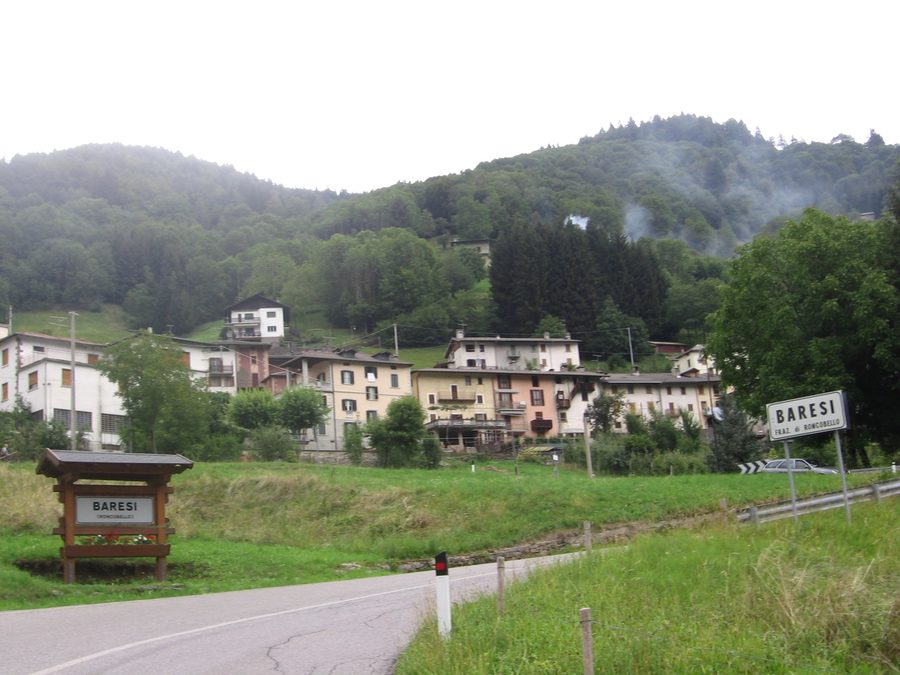 Vista di Baresi, frazione del comune di Roncobello