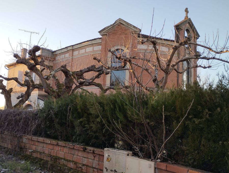 File:Temple protestant de Barry-d'Islemade - coté gauche 1.jpg
