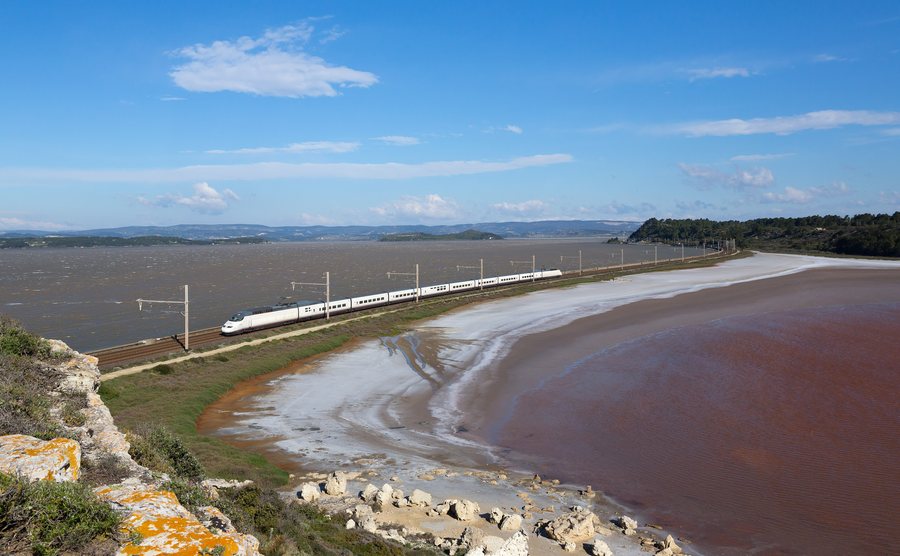 File:Renfe Viajeros class 100 Narbonne - Port-la-Nouvelle.jpg