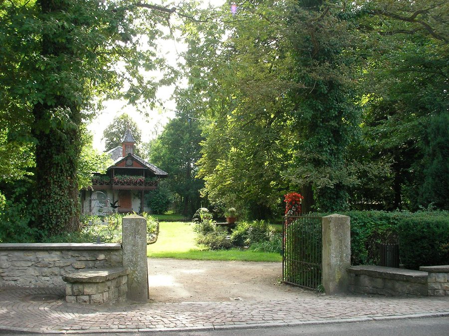 File:Entrée (Hirtzbach).jpg