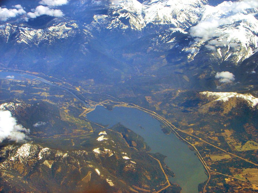 Veduta aerea del Noxon Reservoir e della diga in Montana