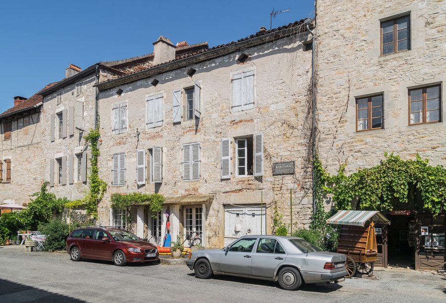 File:Buildings in Marcilhac-sur-Cele 02.jpg