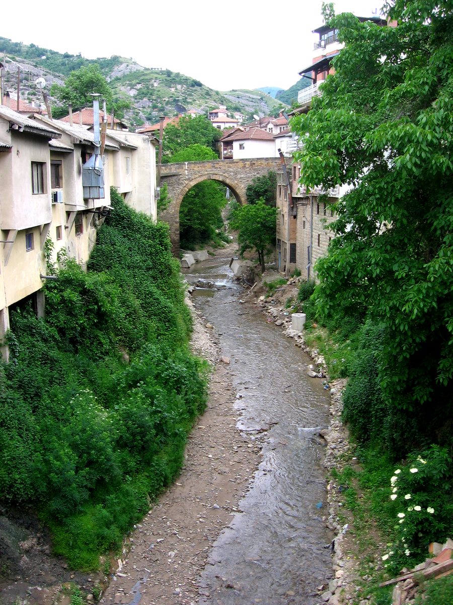 Storico ponte di pietra Radin a Kratovo