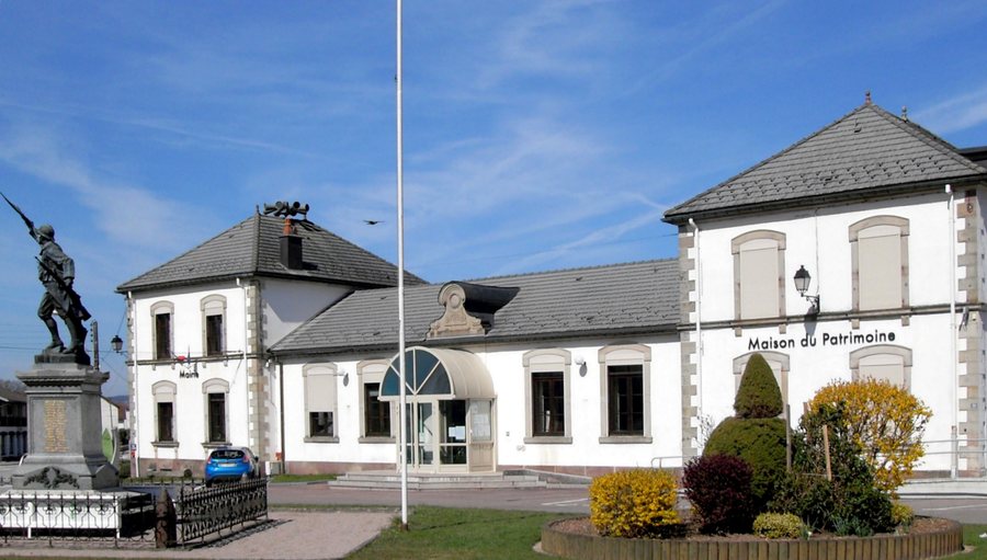 File:Dommartin-lès-Remiremont, Mairie et Maison du Patrimoine.jpg