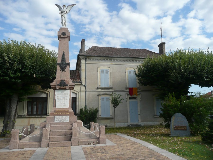File:47210 Villeréal, France - panoramio.jpg