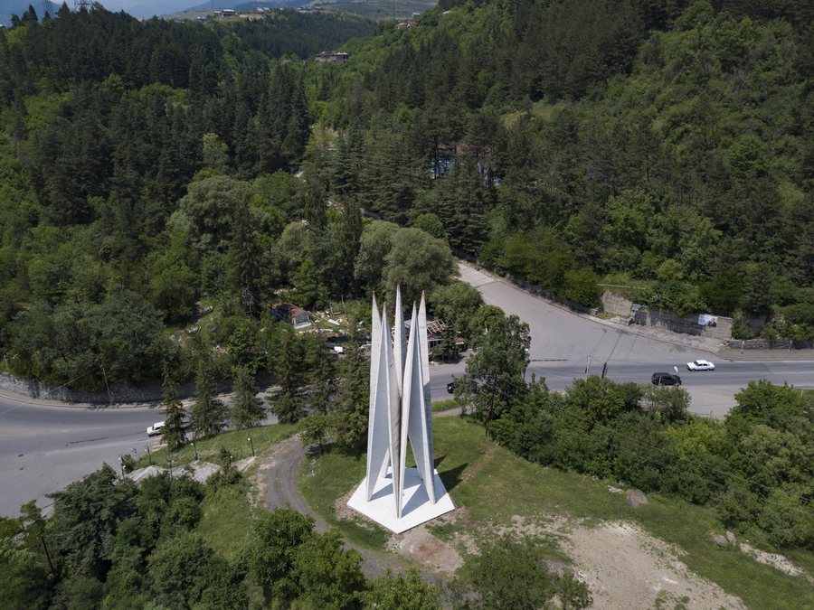 File:Dilijan - Monument to 50th anniversary of Soviet governance establishment in Armenia, birds eye view.jpg