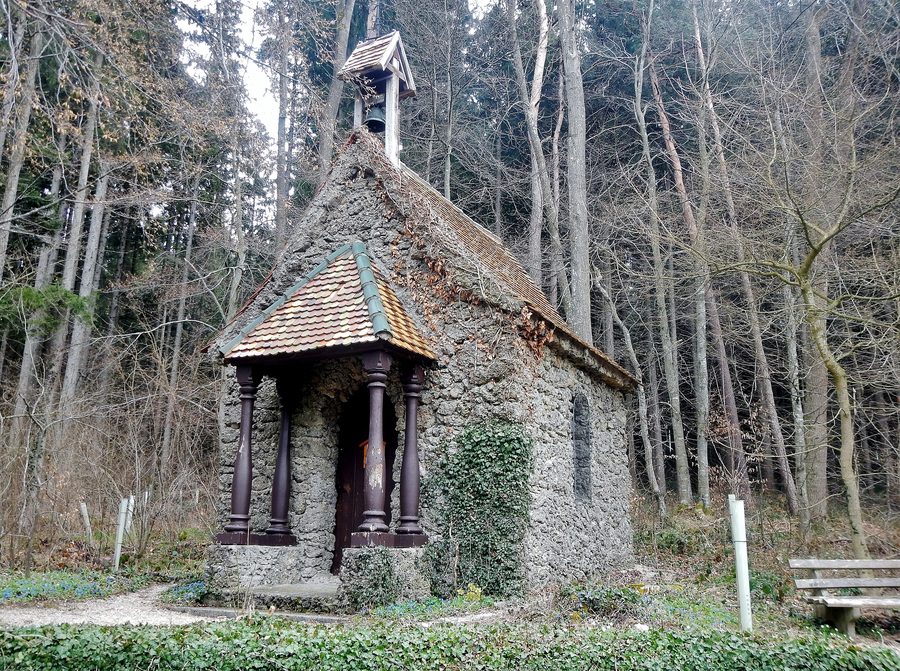 Bussenkapelle am Waldrand des Bussenbergs bei Göffingen