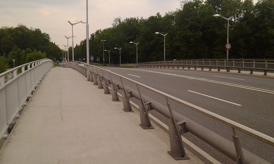 Saalach-Brücke zwischen Salzburg und Freilassing an der deutsch-österreichischen Grenze
