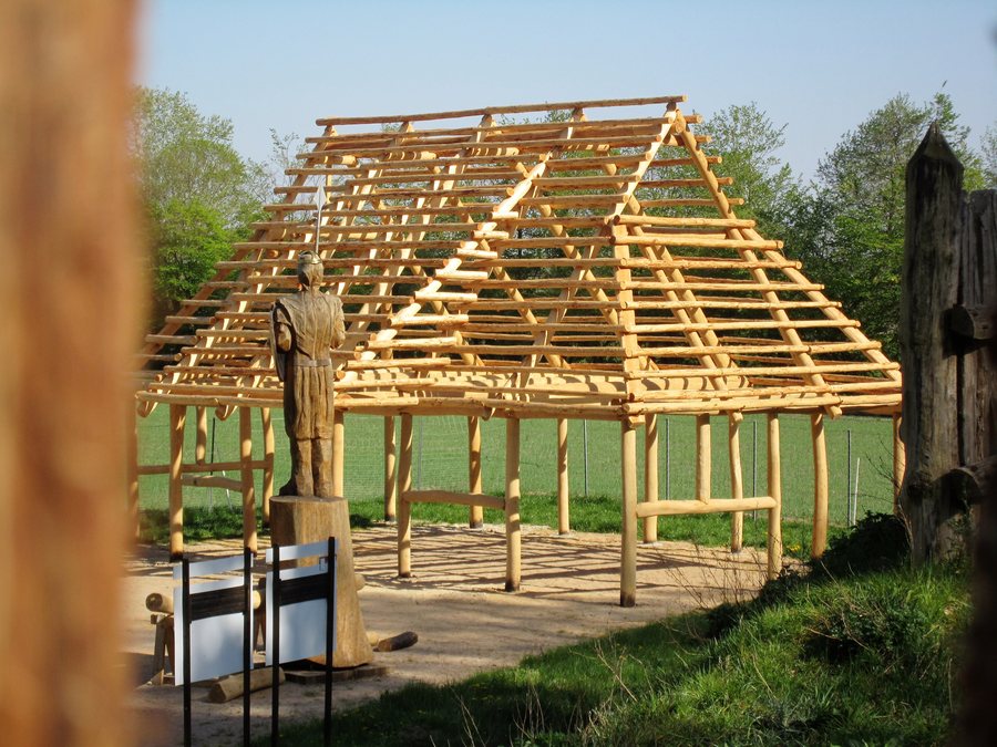 File:Arkeburg Sachsenhaus.jpg