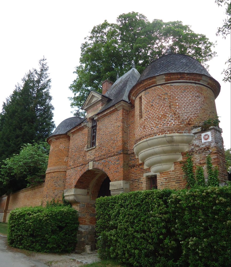 File:Saint-Denis-le-Ferment - Château dit Manoir de Montalègre.JPG
